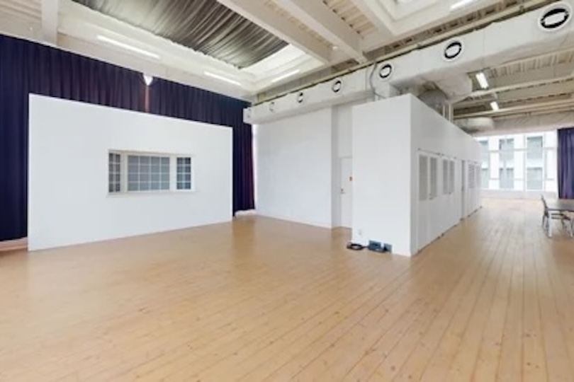 【studio07】北側スペースやわらかい自然光をカーテンでコントロール