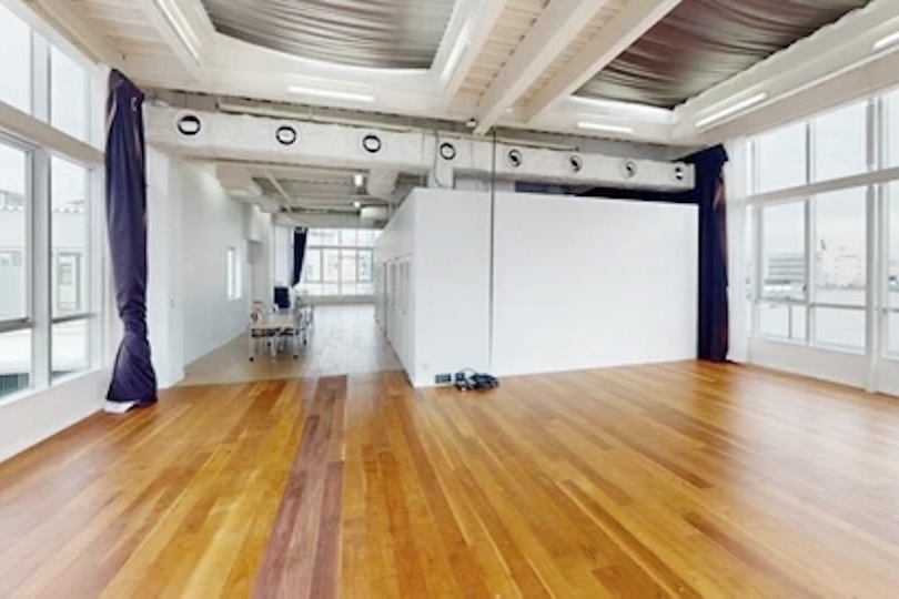 【studio07】南側スペース直射日光をカーテンでコントロール