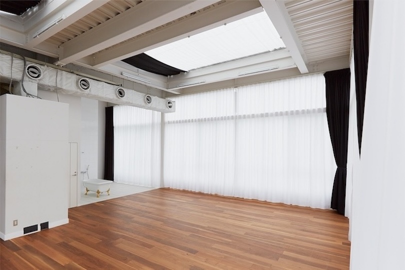 【studio07】天窓からも自然光差し込む空間