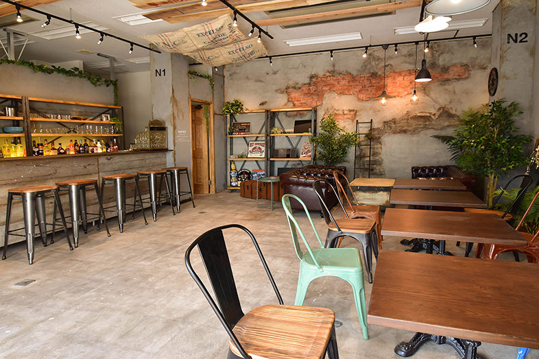 コンクリート内装が特徴的なカフェ・レストラン -5選-