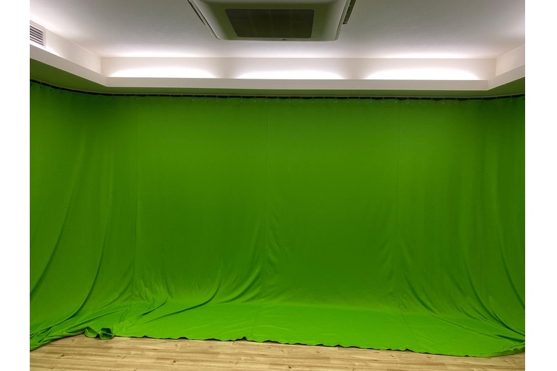KITASAN STUDIO｜バーチャル背景を使用した番組撮影に！背景合成できるクロマキーの『撮影スタジオ』