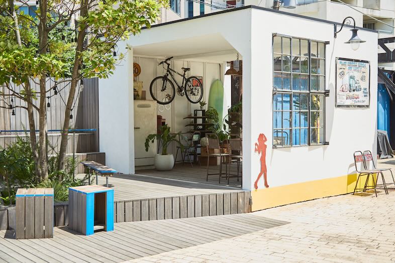 サーフショップをイメージした小屋