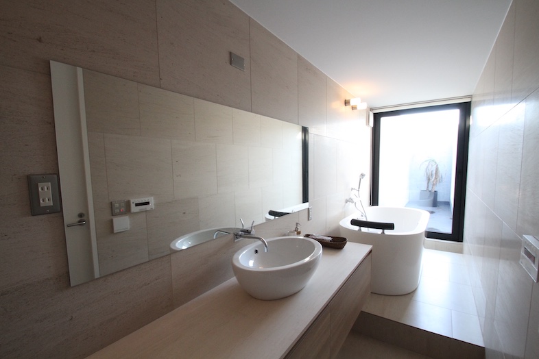 水出し可能な洗面台・浴室は、コスメ、ケア商品の撮影に最適