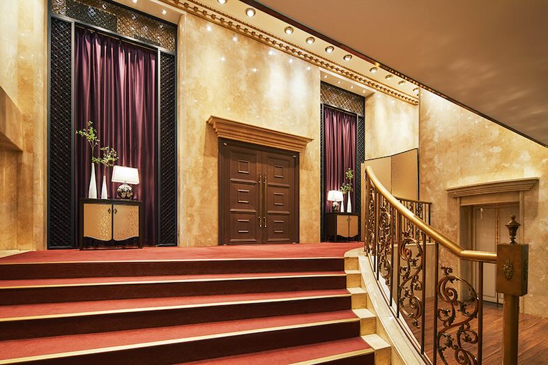 KOTOWA 鎌倉 鶴ヶ岡会館｜【彩美-SAIBI-】格式高い雰囲気を演出する階段