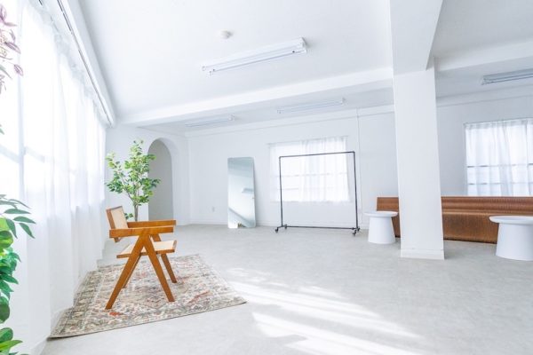 ハンガーラックもあるので、アパレル撮影にも