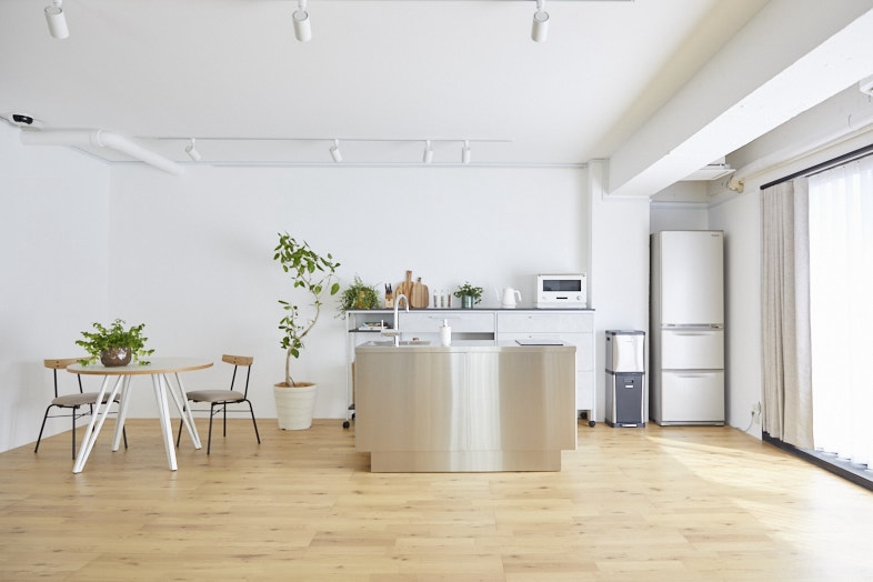 【3F】ステンレス製のキッチンは可動式で使い勝手抜群