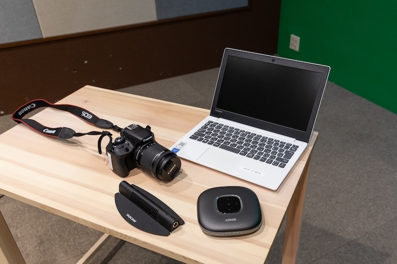 カメラ、パソコン、バウンダリマイク、会議用スピーカーフォン