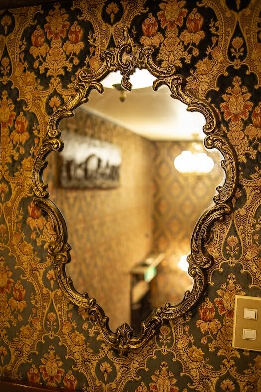【2F】壁掛けのアンティーク鏡
