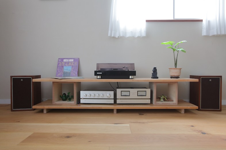 レコードプレイヤーやスピーカーなどもございます