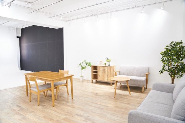 ソファ、スツールなど自由にご利用ください
