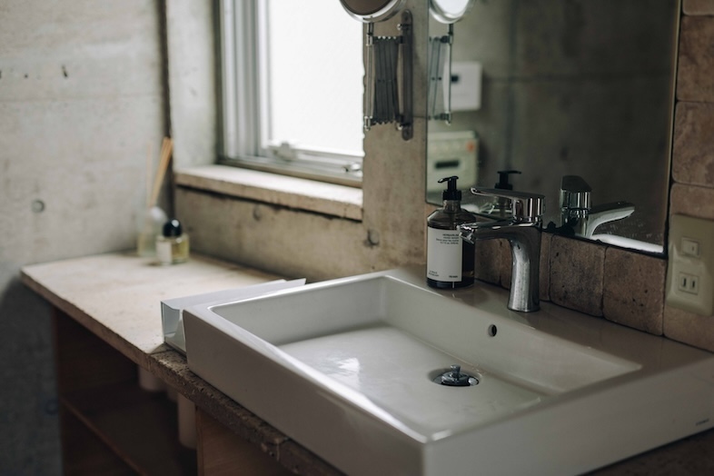 【3F】ミニマルでシンプルな洗面台は、スキンケア・ハンドケア商品撮影におすすめ