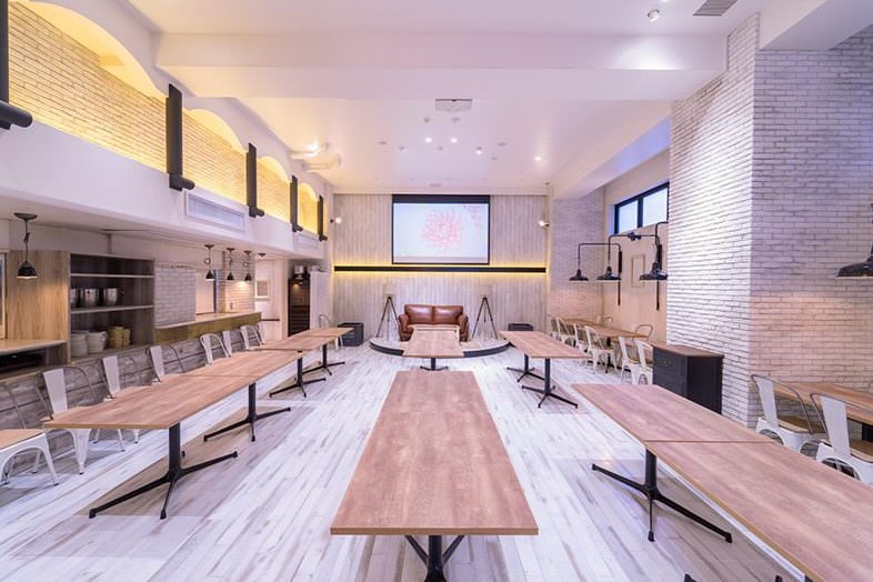 GOBLIN.恵比寿HALL店｜最大100名収容可能な広々空間！天井高4m以上の開放的なメインフロアで、大規模イベントやムービー撮影も思いのまま