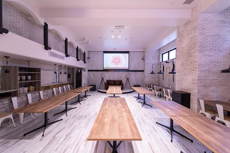 GOBLIN.恵比寿HALL店｜天井高4m超で、開放感抜群のメインフロア