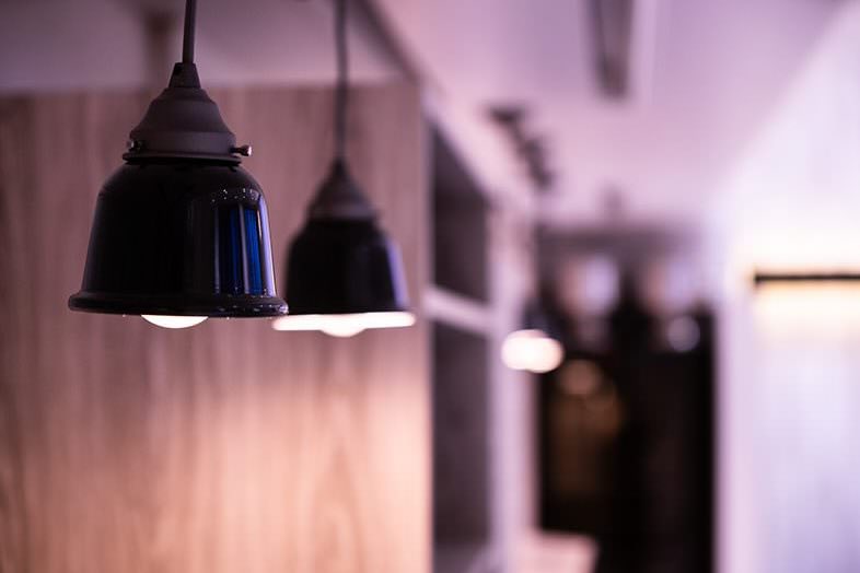 GOBLIN.恵比寿HALL店｜ダイニングや打ち合わせシーンをクールに演出するペンダントライト