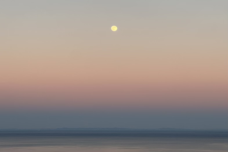 【3F】刻々と移り変わる海と空を撮影できる