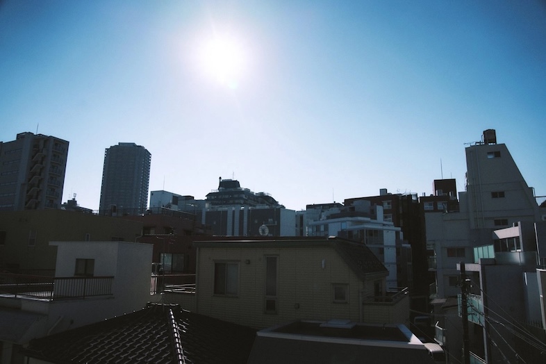 1日中自然光が降り注ぐ立地なので、夕方まで自然光撮影が可能