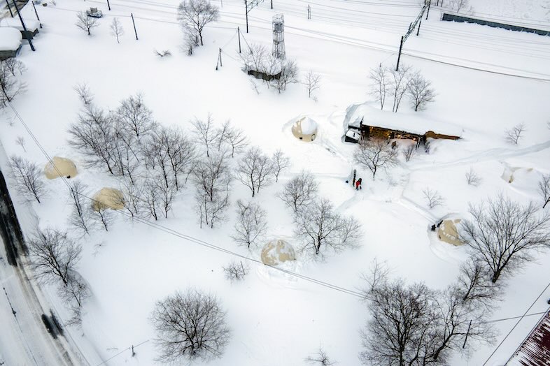 DOAI VILLAGE -キャンプエリア-｜降り積もった雪景色の俯瞰撮影イメージ
