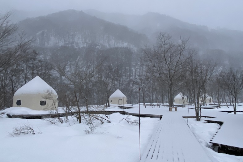 DOAI VILLAGE -キャンプエリア-｜雪に囲まれたインスタントハウス