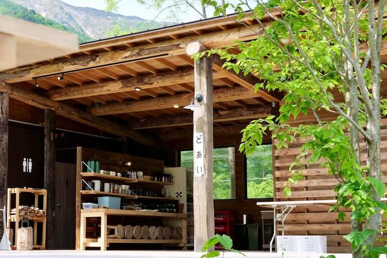 DOAI VILLAGE -キャンプエリア-｜備品・トイレスペースのある小屋