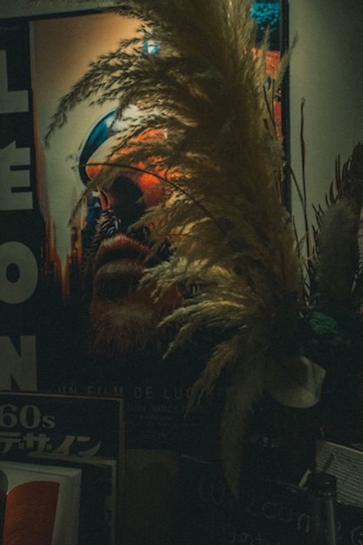 GOBLIN.池尻大橋BAR店｜パンパスグラスや本を始めとする小物が多く揃う