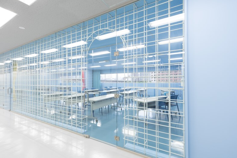 Warehouse Market Tokyo「ReBar」｜入口スペース