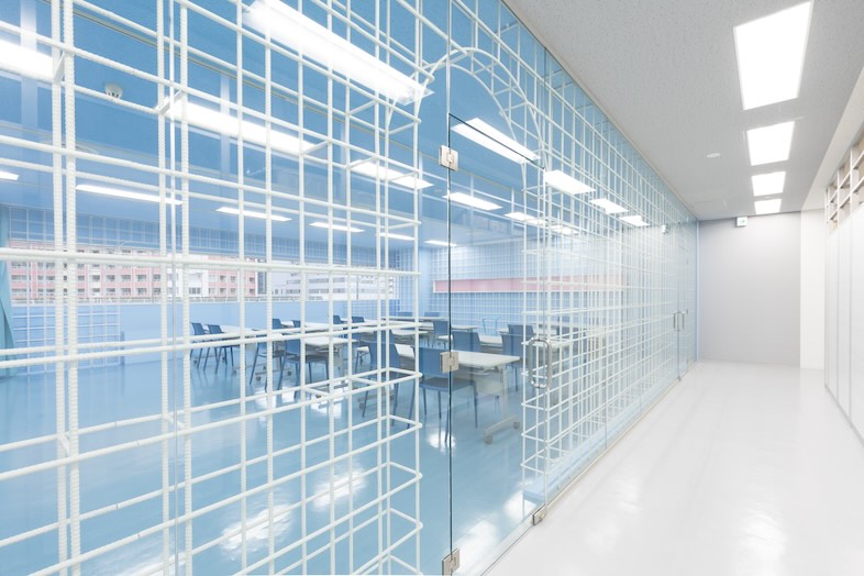 Warehouse Market Tokyo「ReBar」｜アーチ状の入口