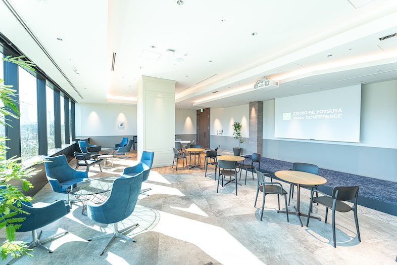 INFIELD / コモレ四谷タワーコンファレンス｜【STUDIO &LOUNGE】カジュアルなオフィスシーンを演出