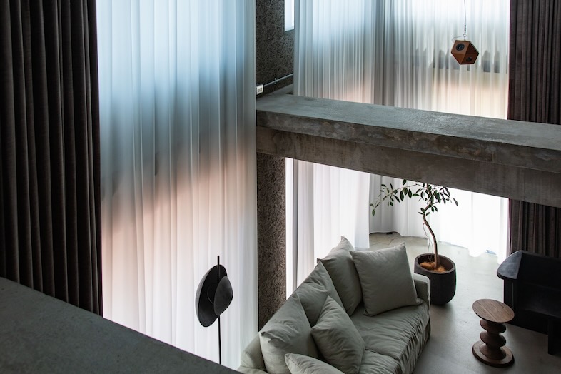 Blend Studio｜コンクリート建築のデザインホテルとして新築された空間