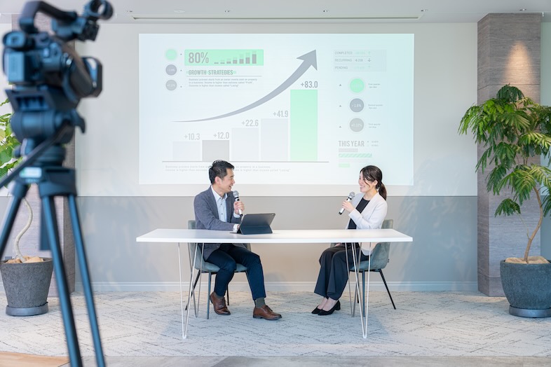 INFIELD / コモレ四谷タワーコンファレンス｜【STUDIO &LOUNGE】有線接続可能で、収録だけでなくオンライン配信用途にもおすすめ