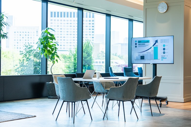 INFIELD / コモレ四谷タワーコンファレンス｜【STUDIO &LOUNGE】社内のカフェシーンにも最適