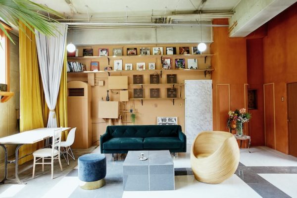 【1F】棚背景やベッチンゴールド/グレー/ピンク/ベージュの4種類のカーテンあり