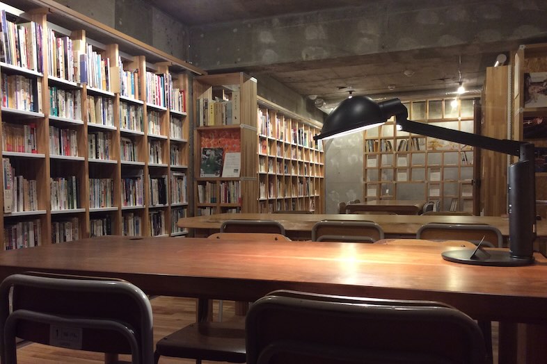 【2F】図書館のような雰囲気で撮影いただけます