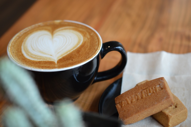 食事やカフェドリンクの提供も可能で、プリンやスコーンなどのスイーツもございます