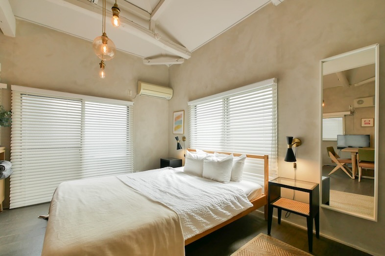 846apartment / 2F｜白とモルタルを基調としたミニマムな空間