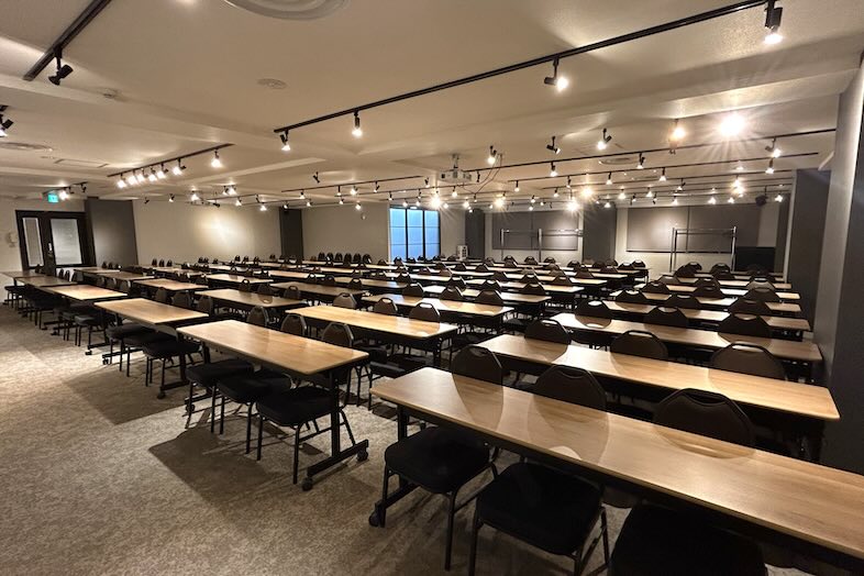 TIME SHARING 新宿4A｜発表会やプレゼン・記者会見シーンにもおすすめ