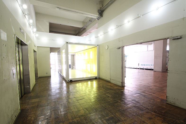 品川 WAREHOUSE Konan ENTRANCE｜縦長の構造で奥行きがあるので引きじりも十分に確保可能