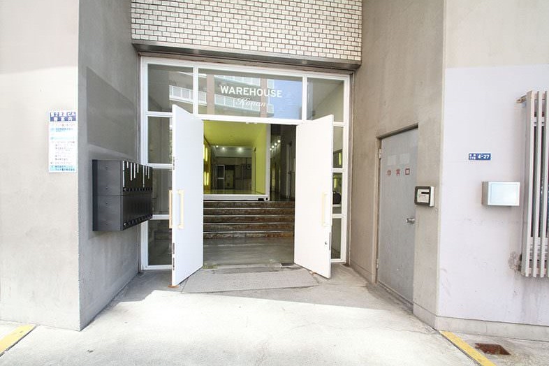 品川 WAREHOUSE Konan ENTRANCE