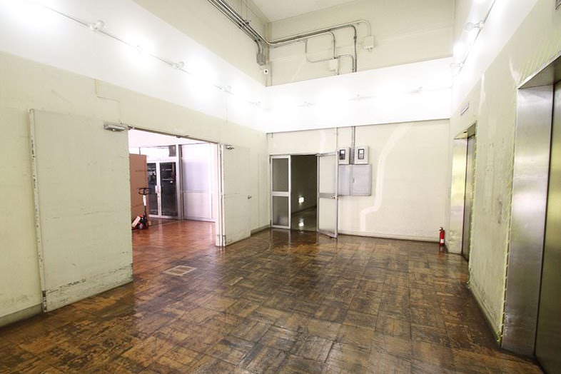 品川 WAREHOUSE Konan ENTRANCE｜シンプルなエントランススペース
