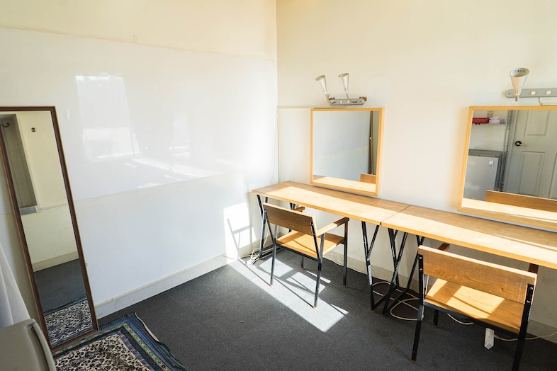 GOBLIN.学芸大学SKY LOUNGE店｜3Fメイクルーム(オプション)は、準備・控室・簡易ミーティングに◎