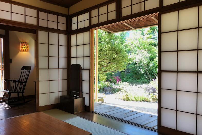 Studio Hamajikan – 湘南の古民家｜【平家貸別荘】日本庭園が望める室内