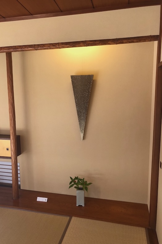 Studio Hamajikan – 湘南の古民家｜【平家貸別荘】インテリアは空間に溶け込むシンプルな小物を配置