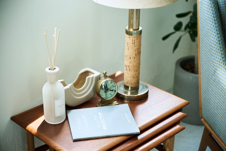 studio SPINDLE｜【WHITE MOETAR FLOOR】被写体を引き立てる家具や小物が充実