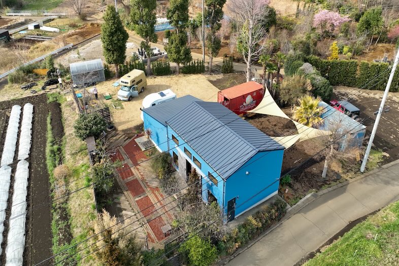 【屋外・上空】施設全体（屋内と屋外）を広くお使いいただけます