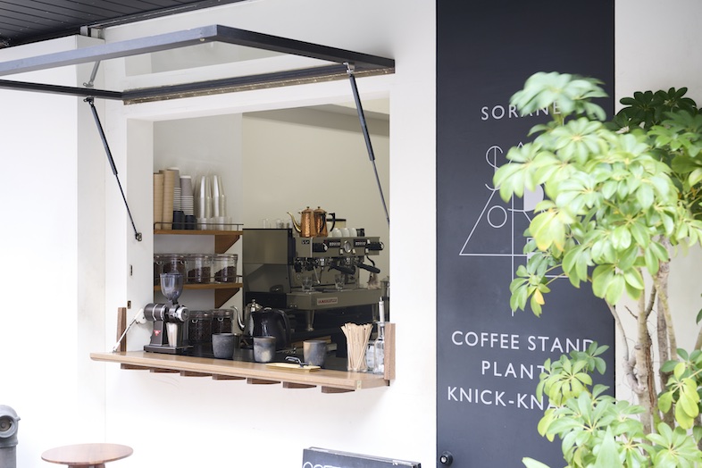 【COFFEE STAND】隣の建物1階にあるコーヒースタンドも撮影利用可　※オプション