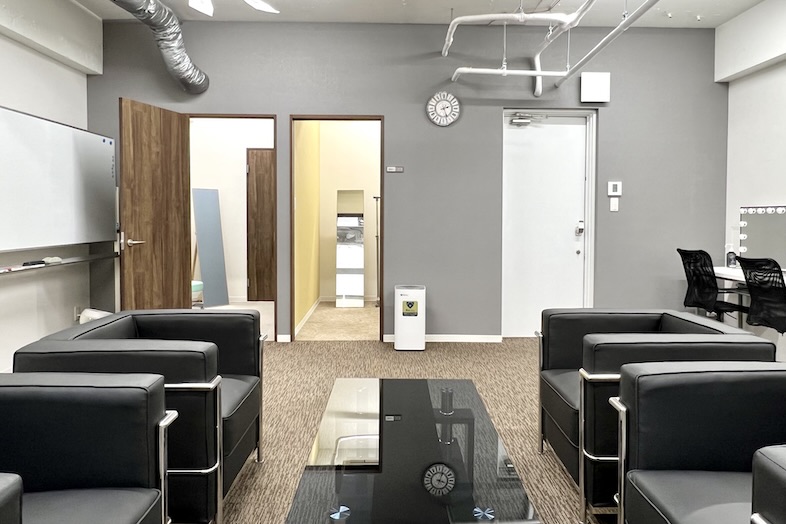 神南セレクトスペース｜オフィス風撮影や座談会、打ち合わせシーンの再現にも