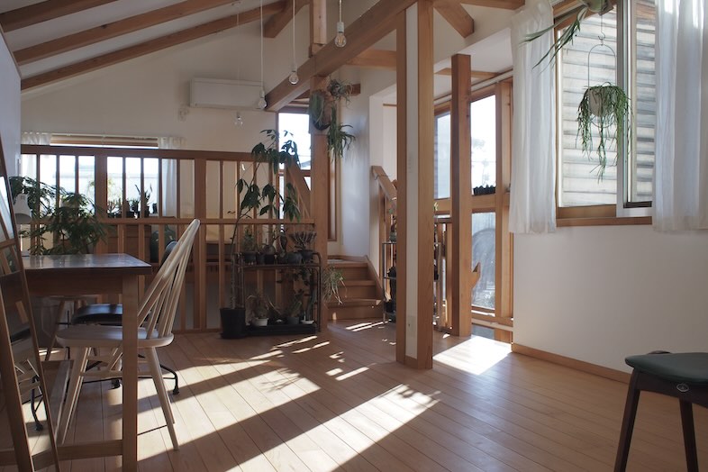 木のいえ kashiwa｜【2F】勉強やお仕事などのデスクシーンや本を読むシーンの撮影にぴったり