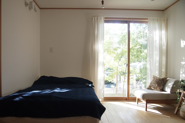 木のいえ kashiwa｜自然光差し込むシンプルなベッドスペース