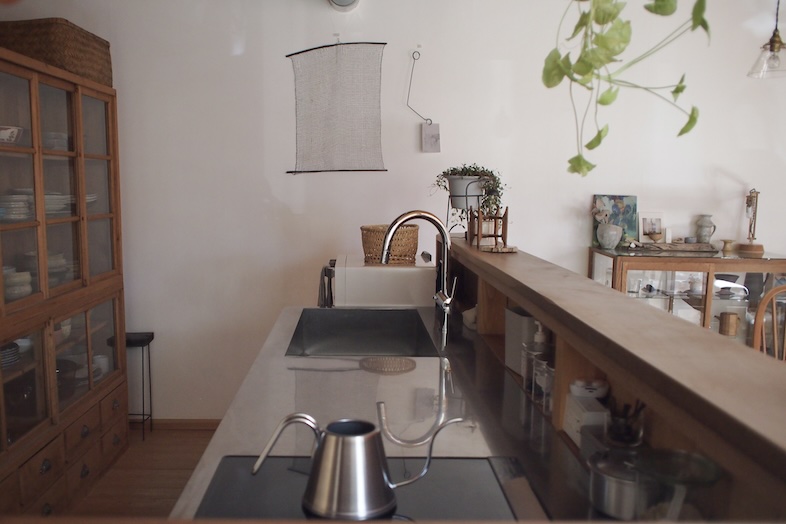 木のいえ kashiwa｜【1F】器は骨董や作家のものを中心に多数ご用意