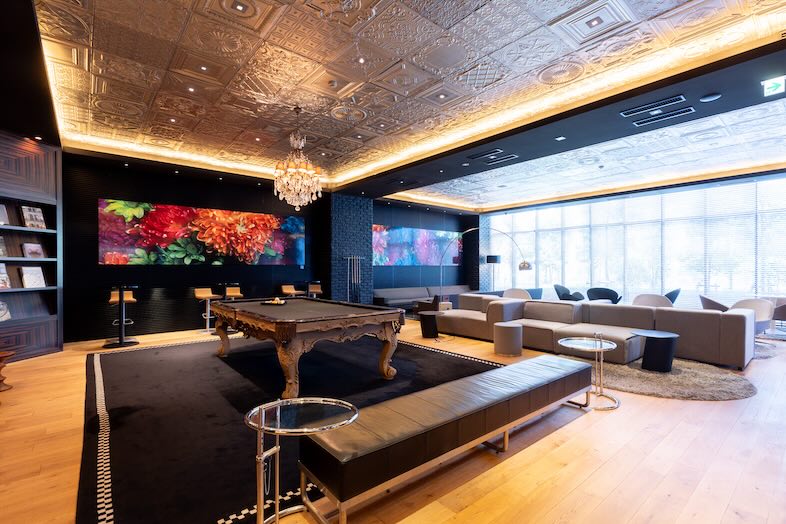 GOBLIN.お台場BLDG店 -LOUNGE-｜引きじりも十分に確保できるのでさまざまなアングルから撮影可能