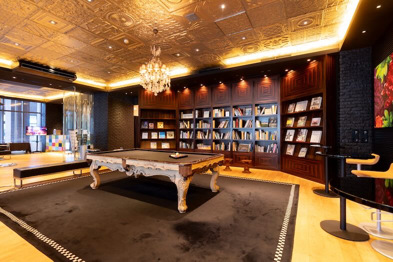 GOBLIN.お台場BLDG店 -LOUNGE-｜ビリヤード大の遊び心ある空間を演出